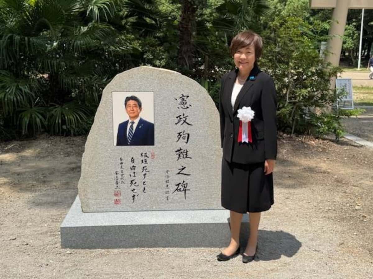 安倍晋三元首相の顕彰碑が大阪護国神社に建立　昭恵夫人ら除幕式「魂になっても、国家のために働いているでしょう」